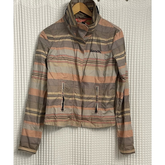 BENCH JACKET | Roll up Hood! - Picture 2 of 6